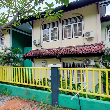 Oyo 92001 Unram Guest House